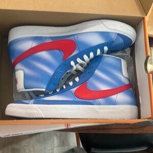 Nike Blue and Red High-Top Sneakers NIKE BLAZER MID ‘77 vintage